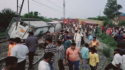 Amroha Rail Accident: धमाके के साथ अमरोहा में पलटी मालगाड़ी, आसपास के लोगों में मच गई चीखपुकार, देखें तस्वीरें Amroha Rail Accident: Goods train overturned Amroha with blast, people nearby started screaming, see pictures