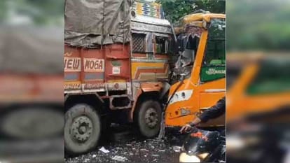 Indore News: 12 people injured in collision between bus and truck on Indore-Khandwa highway