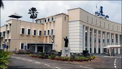 Odisha: बीजद विधायकों ने ओडिशा विधानसभा में छिड़का गंगाजल, कहा- पुलिस के प्रवेश से प्रदूषित हो गया है सदन BJD MLAs sprinkled Ganga water in Odisha Assembly, said- House has become polluted due to entry of police