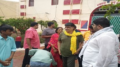 Prayagraj: जेल के बाहर आए पूर्व विधायक उदयभान करवरिया, राज्यपाल के आदेश पर समय पूर्व किया गया रिहा Udaybhan karwariya ex mla naini central jail news