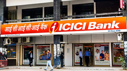 Q1 Results: आईसीआईसीई बैंक का मुनाफा सालाना आधार पर 15% बढ़कर 11,059 करोड़ हुआ, ब्याज से आमदनी में 7% बढ़ी ICICI Bank Q1 Results: Profit jumps 15% YoY to Rs 11,059 crore, NII up 7%