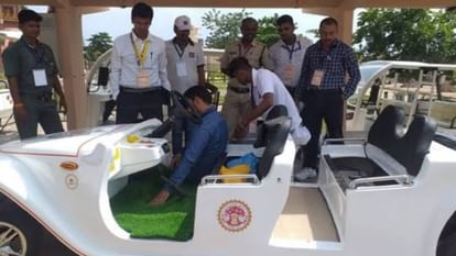 Ujjain News: महाकाल लोक में चालक की सूझबूझ से हादसा टला, ई-कार्ट के ब्रेक अचानक हो गए थे फेल Ujjain accident was averted due to presence of mind of driver in Mahakal Lok e-cart brakes suddenly failed