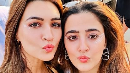 Kriti Sanon: नई तस्वीरों में कथित बॉयफ्रेंड कबीर संग दिखीं कृति सेनन, डिनर पार्टी का लुत्फ उठाते दिखे दोनों! Kriti Sanon Dines With Rumoured Boyfriend Kabir Bahia in New Pics But new photos Notices Something Else report