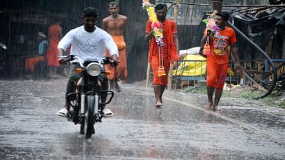 Kanwar Yatra : न गर्मी और धूप की चिंता, न ही आंधी, बारिश का डर, काशी-प्रयाग हाईवे पर चढ़ा भोले की भक्ति का नशा Highway painted in devotional color of saffron, cheers of Bol Bam echoing from Prayagraj to Kashi