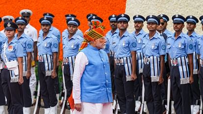 Photos: राजघाट में बापू को श्रद्धांजलि से लाल किले में भाषण और बच्चों से मिलने तक, देखें PM मोदी का अंदाज Independence Day 2024 PM Modi Hoists Tricolour At Red Fort, Addresses Nation, see photos