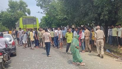 बुलंदशहर हादसा: सड़क पर फैले थे खून से लथपथ घायल...इस पार्टी के नेता की है टक्कर मारने वाली बस; देखें तस्वीरें Bulandshahr accident injured were lying on road soaked in blood Magisterial probe conducted Salempur accident