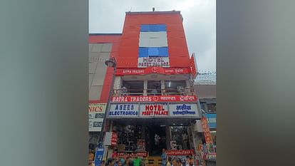 होटल में क्रूरता की हदें पार: निर्ममता से युवती का कत्ल... स्टाफ को भनक तक न लगी; दिल दहलाने वाली तस्वीरें fiance killed girl in a hotel and then committed suicide In Bareilly see photos