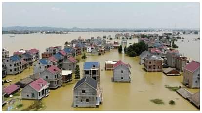 China Flood: चीन में मूसलाधार बारिश से बाढ़ जैसे हालात, 30 हजार लोगों को बचाया गया; अब तक पांच लोगों की मौत Flood-like conditions in China due to torrential rains, 30 thousand people rescued; five people dead so far