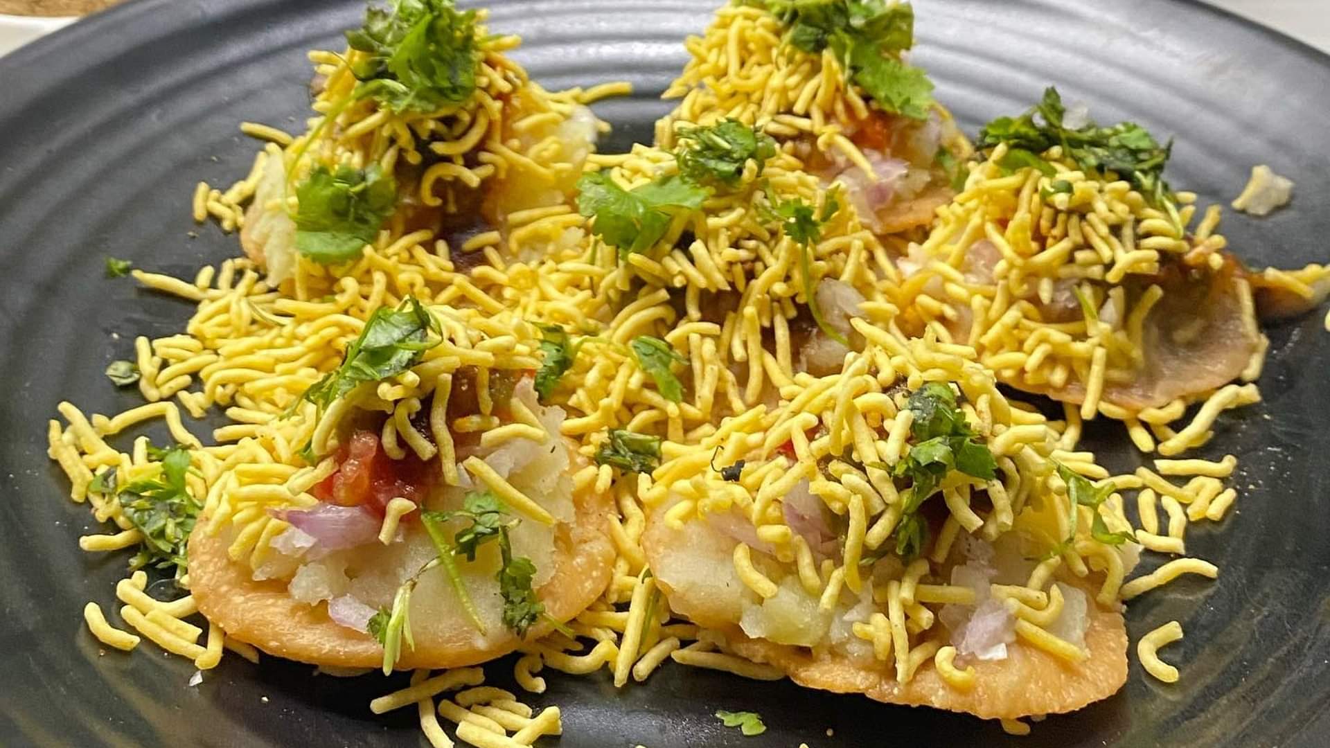 Summer Snacks: सहेलियों को बुलाया है घर पर तो बनाएं ये स्नैक्स, स्वाद के साथ मिलेगी गर्मी से राहत Homemade Delicious Summer Snacks to Enjoy with Friends Know Recipes in Hindi