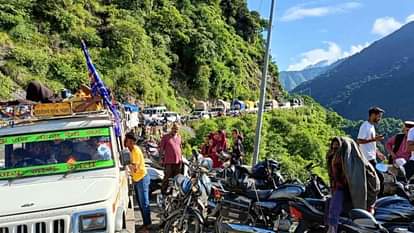 Traffic Jam In Uttarakhand: उत्तराखण्ड में ट्रैफिक जाम तीर्थयात्रियों और पर्यटकों पर भी भारी Traffic jam in Uttarakhand is also a big problem for pilgrims and tourists