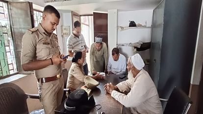 Prayagraj : मदरसे में बच्चों को पढ़ाया...आरएसएस देश का सबसे बड़ा आतंकवादी संगठन, पुलिस ने मदरसा किया सील Taught children in Madrasa RSS is the biggest terrorist organization of the country.
