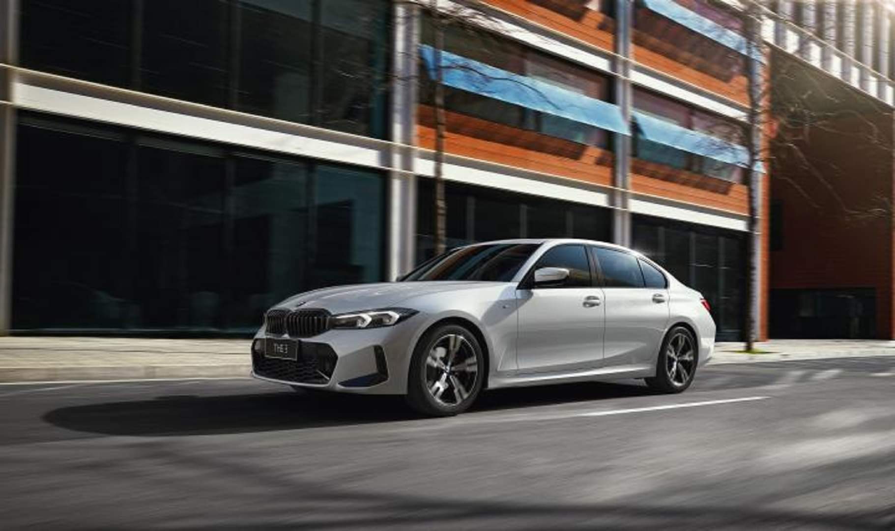 Long Wheelbase Car: भारत में मर्सिडीज-बेंज और बीएमडब्ल्यू लंबी व्हीलबेस वाली कारें क्यों बेचते हैं? खास है वजह Why Mercedes-Benz and BMW Focus on Long-Wheelbase Cars in India - Market Analysis Explained