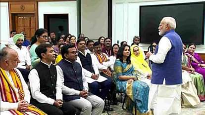 PM: प्रधानमंत्री ने पुरस्कार से सम्मानित शिक्षकों से की बात, कहा-'युवाओं को विकसित भारत के लिए करें तैयार' PM narendra modi interacts with teachers who have been conferred the National Teachers Awards