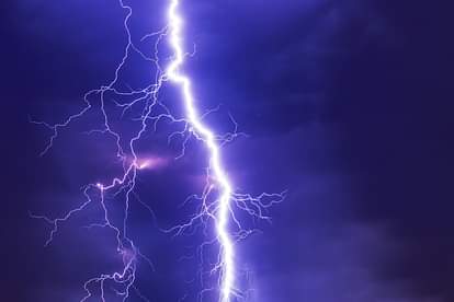Sant Kabir Nagar News: खेत से घर जा रही थी, आकाशीय बिजली गिरने से युवती की मौत, मचा कोहराम A young girl died due to lightning in Sant Kabir Nagar, causing panic
