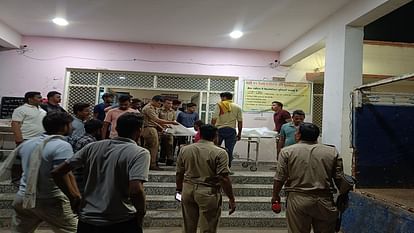 UP: अज्ञात वाहन ने बाइक सवार पिता व पुत्र को रौंदा, दोनों की दर्दनाक मौत; काम निपटाकर जा रहे थे घर an unknown vehicle ran over a father and son riding a bike both died a painful death In Pratapgarh