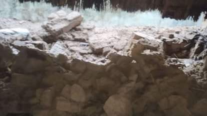 Amethi News: बारिश से गिरी कच्ची दीवार, मलबे में दबकर महिला की मौत; एक पशु की भी गई जान mud wall collapsed due to rain in Amethi woman died after being buried under debris