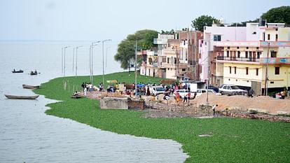 Prayagraj Flood : खतरे के निशान को कभी भी पार कर सकती हैं गंगा और यमुना, जिला प्रशासन ने जारी किया अलर्ट Prayagraj Flood Update: Ganga-Yamuna reached near danger mark, many localities in alluvial areas submerged