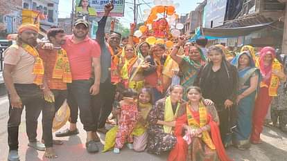 Aligarh: गणपति बप्पा मोरया...अगले बरस तू जल्दी आ, जयकारों के साथ निकाली जा रहीं विसर्जन यात्राएं Ganesh immersion processions are being taken out with cheers