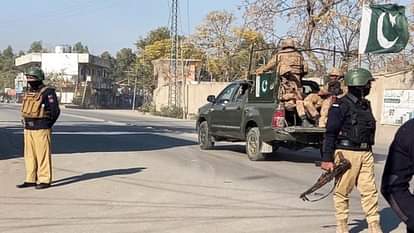 Pakistan: पाकिस्तान सुरक्षा बल ने आतंकी समूहों के ठिकानों पर की छापेमारी, दो सैनिक और नौ आतंकियों की मौत Pakistan security forces raided the hideouts of terrorist groups, two soldiers and nine terrorists killed