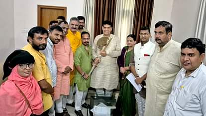 Aligarh News: घरों में जल्द आएगा गंगाजल, महापौर ने नगर विकास और ऊर्जा मंत्री को दिया प्रस्ताव Ganga water will soon come to Aligarh homes