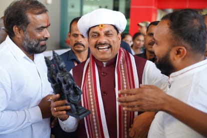 MP: 23 devotees of MP who went to visit Pashupatinath got stranded in Nepal, roads and bridges washed away, CM