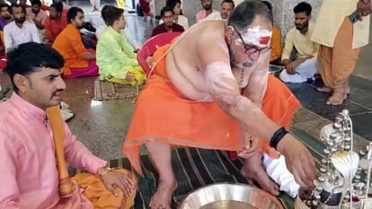 Govinda Bullet Injury Mahamrityunjay chanting in Mahakal temple for Govinda recovery priest will go meet him