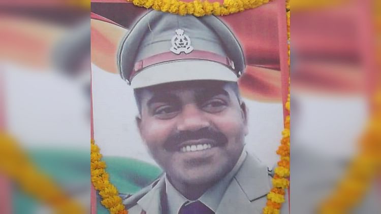 खबर शहर , जियाउल हक हत्याकांड: प्रधान के घर के पीछे पड़ा मिला था शव, राजा भैया को मंत्री पद से देना पड़ा था इस्तीफा – INA खबर शहर , जियाउल हक हत्याकांड: प्रधान के घर के पीछे पड़ा मिला था शव, राजा भैया को मंत्री पद से देना पड़ा था इस्तीफा – INA