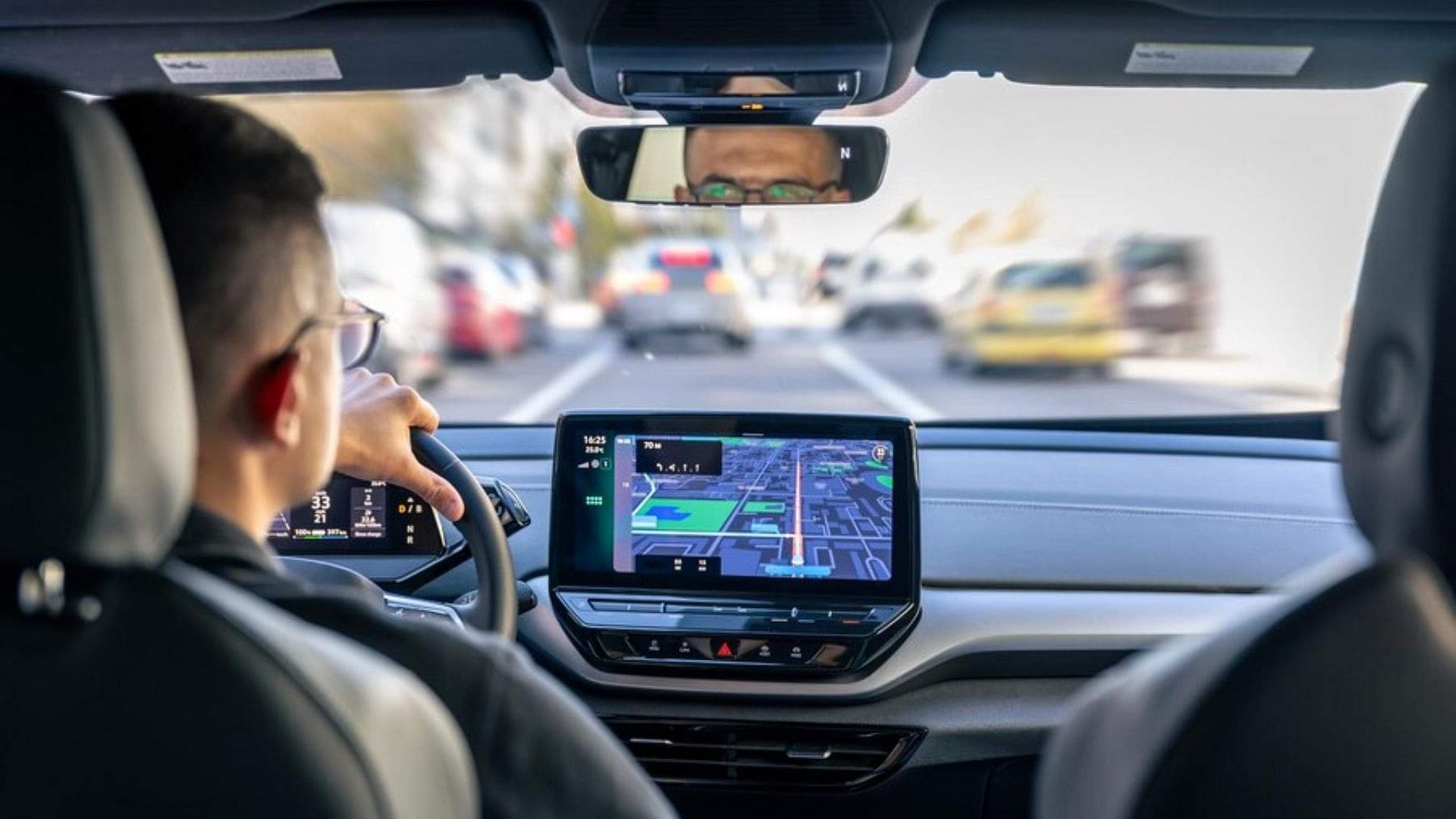 Car Tips: कार में ऑफ्टरमार्केट से लगवा रहे हैं इंफोटेनमेंट सिस्टम? तो इन चार दिक्कतों को पहले ही जान लीजिए install infotainment system in car via aftermarket service know detail here