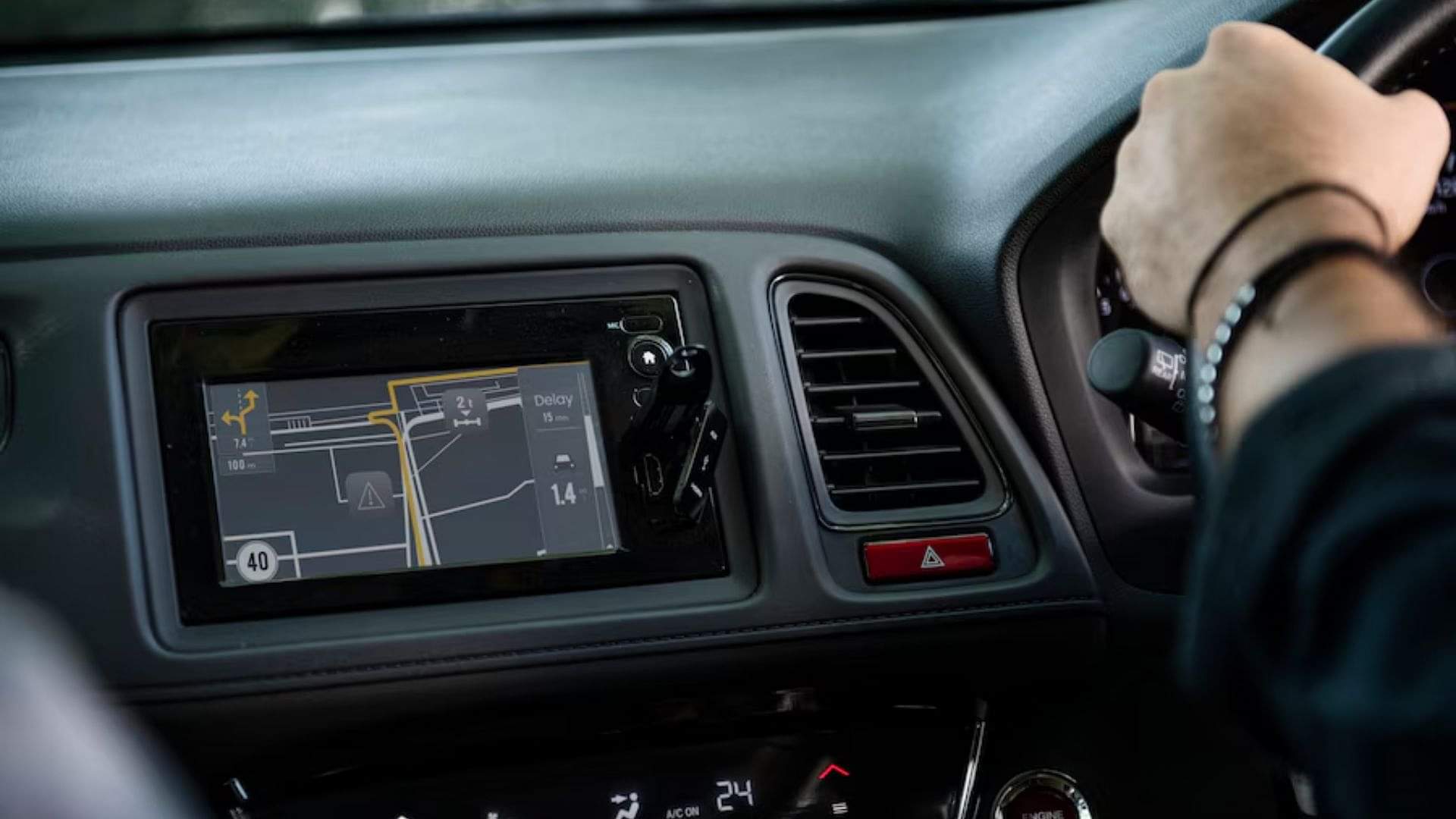 Car Tips: कार में ऑफ्टरमार्केट से लगवा रहे हैं इंफोटेनमेंट सिस्टम? तो इन चार दिक्कतों को पहले ही जान लीजिए install infotainment system in car via aftermarket service know detail here