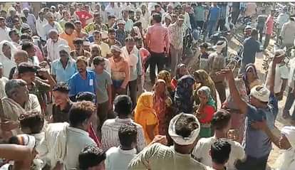 MP: कृषि मंत्री के गृह जिले में खाद का संकट, रात दो बजे से एक किमी की लाइन में लगे किसान, नहीं मिला समाधान Fertilizer crisis in Agriculture Minister's home district