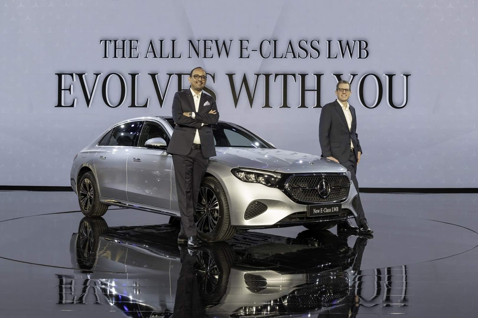 Long Wheelbase Car: भारत में मर्सिडीज-बेंज और बीएमडब्ल्यू लंबी व्हीलबेस वाली कारें क्यों बेचते हैं? खास है वजह Why Mercedes-Benz and BMW Focus on Long-Wheelbase Cars in India - Market Analysis Explained