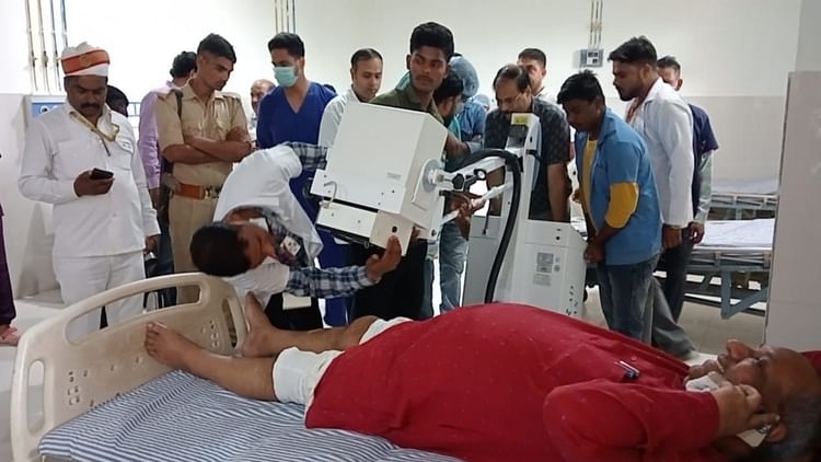 खबर शहर , Pratapgarh : कैबिनेट मंत्री संजय निषाद सड़क हादसे में घायल, मेडिकल कॉलेज में कराया गया भर्ती – INA खबर शहर , Pratapgarh : कैबिनेट मंत्री संजय निषाद सड़क हादसे में घायल, मेडिकल कॉलेज में कराया गया भर्ती – INA