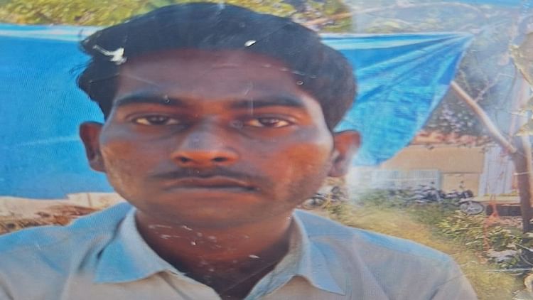 यूपी – Hathras News: सड़क पर खड़े खराब ट्रक में पीछे से टकराया दूसरा ट्रक, चालक की मौत – INA यूपी – Hathras News: सड़क पर खड़े खराब ट्रक में पीछे से टकराया दूसरा ट्रक, चालक की मौत – INA