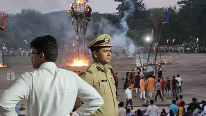 Vijayadashami 2024: राम के तीर से धू-धू कर जला लंकापति रावण, गया के गांधी मैदान में दशहरा का भव्य समापन Vijayadashami: Ravana king of Lanka burnt to ashes by Ram's arrow in Gandhi Maidan Gaya