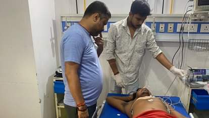 Crime: मुजफ्फरपुर में पान दुकानदार को गोली मारकर बदमाश फरार, झगड़ा सुलझाने की कोशिश की थी; यह बात भी सामने आई Crime: Criminal absconded after shooting paan shopkeeper in Muzaffarpur, petrol loan dispute