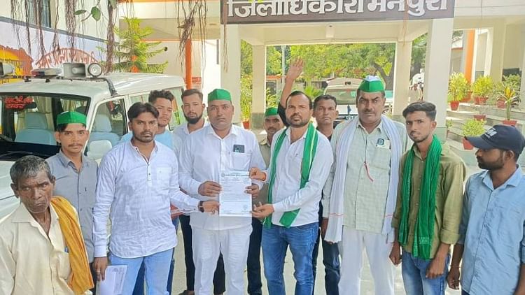 यूपी – Mainpuri News: समितियों पर किसानों को नहीं मिल रही खाद, भाकियू अराजनैतिक के पदाधिकारियों ने सौंपा ज्ञापन – INA यूपी – Mainpuri News: समितियों पर किसानों को नहीं मिल रही खाद, भाकियू अराजनैतिक के पदाधिकारियों ने सौंपा ज्ञापन – INA
