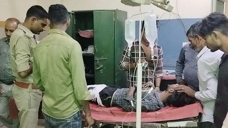 यूपी – Banda: ई-रिक्शा चालक को ट्रेन के आगे दिया धक्का, दोनों पैर कटे, मेडिकल कॉलेज में इलाज के दौरान दम तोड़ा – INA यूपी – Banda: ई-रिक्शा चालक को ट्रेन के आगे दिया धक्का, दोनों पैर कटे, मेडिकल कॉलेज में इलाज के दौरान दम तोड़ा – INA