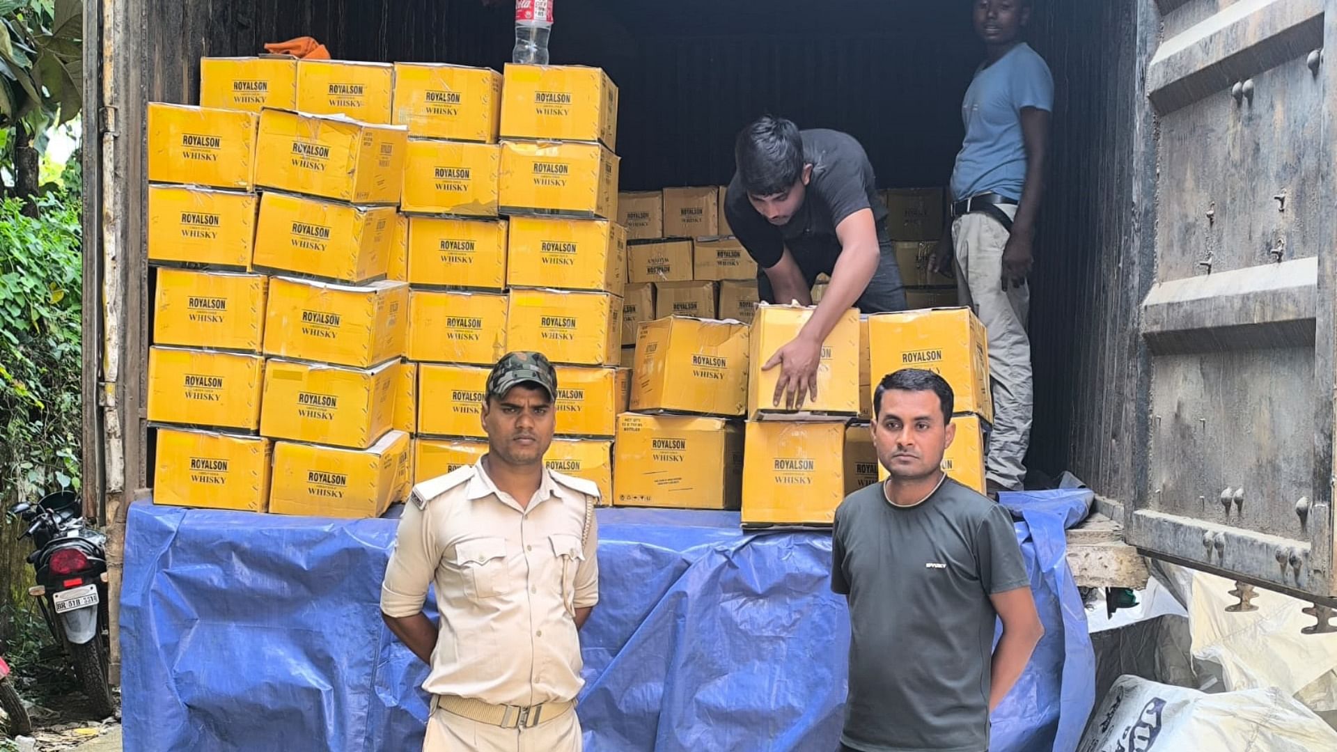 Bihar News Police Seized Liquor Worth About One Crore From A Container