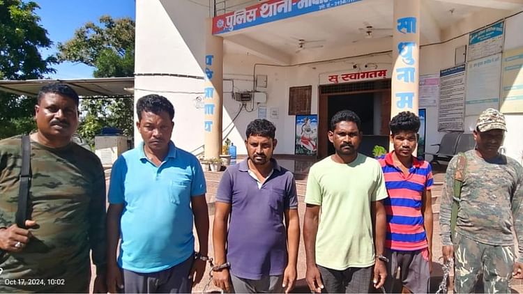 सीजी- CG: जमीनी विवाद में ग्रामीणों ने की थी शख्स की हत्या, नक्सली घटना दिखाने के लिए फेंका पर्चा; चाार गिरफ्तार – INA सीजी- CG: जमीनी विवाद में ग्रामीणों ने की थी शख्स की हत्या, नक्सली घटना दिखाने के लिए फेंका पर्चा; चाार गिरफ्तार – INA