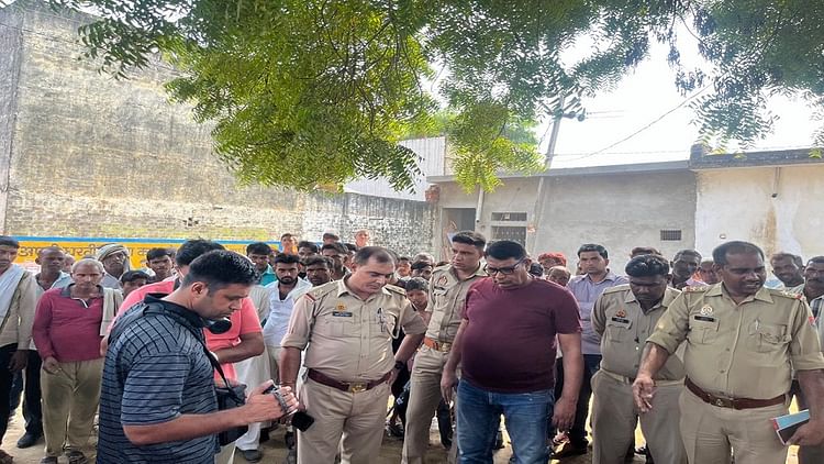 यूपी – Aligarh News: विवाहिता ने कमरे में फंदे पर झूल कर दी जान, मायके वालों ने लगाया हत्या का आरोप – INA यूपी – Aligarh News: विवाहिता ने कमरे में फंदे पर झूल कर दी जान, मायके वालों ने लगाया हत्या का आरोप – INA