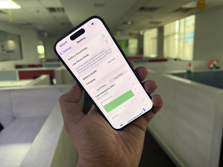 Technology, iOS 18: एक अपडेट आया और गैस की तरह खत्म होने लगी बैटरी, अब नए अपडेट का इंतजार — INA Technology, iOS 18: एक अपडेट आया और गैस की तरह खत्म होने लगी बैटरी, अब नए अपडेट का इंतजार — INA