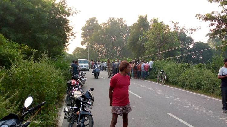 यूपी – रायबरेली में दर्दनाक हादसा: सड़क किनारे लगे बिजली के पोल से टकराई बाइक, तीन युवकों की मौत – INA यूपी – रायबरेली में दर्दनाक हादसा: सड़क किनारे लगे बिजली के पोल से टकराई बाइक, तीन युवकों की मौत – INA