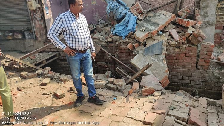 खबर शहर , गजब का हाल: नाले पर ही बना डालीं दुकानें, नगर निगम ने बुलडोजर चलाकर ढहा दीं – INA खबर शहर , गजब का हाल: नाले पर ही बना डालीं दुकानें, नगर निगम ने बुलडोजर चलाकर ढहा दीं – INA