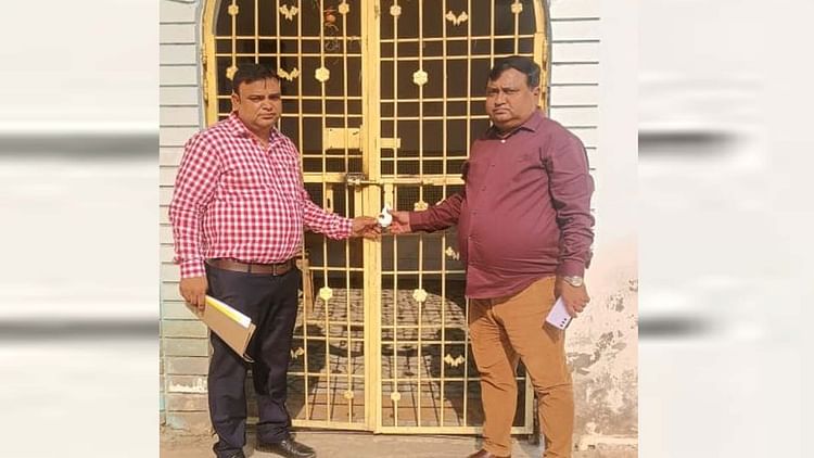 यूपी – Hardoi: डिप्टी सीएमओ ने सील किया शांतिकुटी अस्पताल, गर्भवती की हुई थी मौत – INA यूपी – Hardoi: डिप्टी सीएमओ ने सील किया शांतिकुटी अस्पताल, गर्भवती की हुई थी मौत – INA