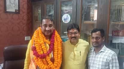 Phulpur By Election : भाजपा ने फूलपुर से दीपक पटेल को बनाया प्रत्याशी, करछना से रह चुके हैं विधायक Phulpur By Election: BJP made Deepak Patel the candidate from Phulpur, former MLA from Karchana