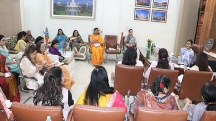 खबर शहर , UP: लखनऊ की तर्ज पर आगरा में भी खुलेंगे तीन मसाला मठरी केंद्र, स्थान चिह्नित करने के दिए निर्देश – INA खबर शहर , UP: लखनऊ की तर्ज पर आगरा में भी खुलेंगे तीन मसाला मठरी केंद्र, स्थान चिह्नित करने के दिए निर्देश – INA