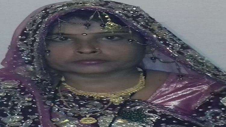 खबर शहर , Hathras News: गांव चौबारा में बुखार से महिला की मौत, घर-घर मरीजों की बिछी चारपाई – INA खबर शहर , Hathras News: गांव चौबारा में बुखार से महिला की मौत, घर-घर मरीजों की बिछी चारपाई – INA