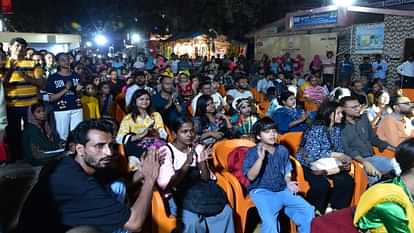 अमर उजाला कर्निवॉल : नन्हे सितारों के सुर-साज से जगमगाया संगमनगरी का आकाश, प्रस्तुतियां देने की होड़ Amar Ujala Carnival: The sky of Prayagraj lit up with the music of small stars