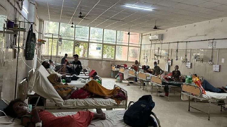 खबर शहर , जहरीली हुई हवा: फेफड़ों में संक्रमण…सूखी खांसी से बुरा हाल, एसएन मेडिकल कॉलेज के वार्ड हुए फुल – INA खबर शहर , जहरीली हुई हवा: फेफड़ों में संक्रमण…सूखी खांसी से बुरा हाल, एसएन मेडिकल कॉलेज के वार्ड हुए फुल – INA