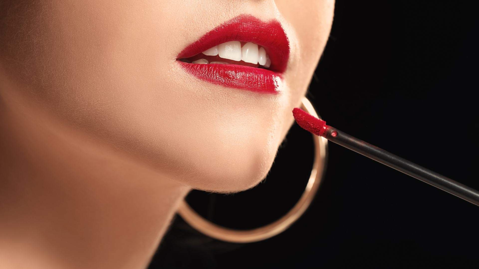 Lipstick Hacks: चाय के कप पर दिखता है निशान तो शर्मिंदा न हों, ये हैक्स ट्राई करके होंठों पर लगाएं लिपस्टिक easy hacks to make transfer proof lipstick in hindi
